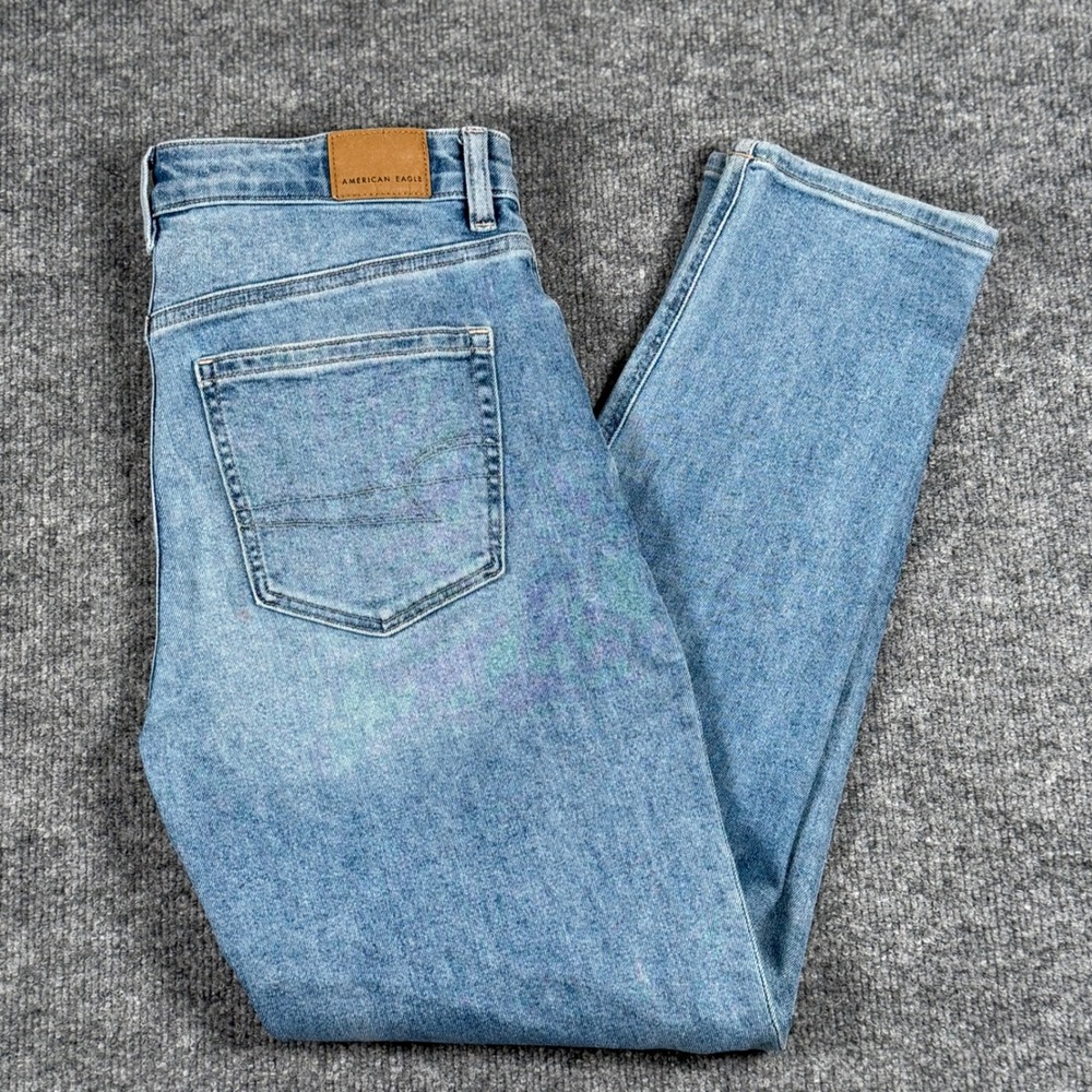AEO Size 4 Stretch Mom Jeans Light Wash Denim Relaxed Fit Distressed Streetwear
